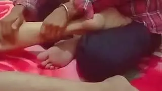 Pijat kaki keseleo remaja ganteng