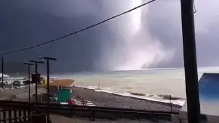 Смертельный смерч на черном море !!! Опасный и необычный торнадо