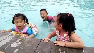 keseruan berenang bareng aunty alika 