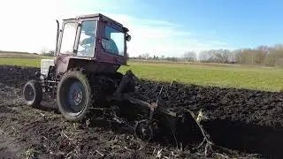 оранка трактором т25. пахота владимирец и плуг 2 корпуса