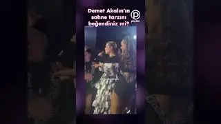 Demet Akalın'ın olay yaratan sahne kostümü!  👗 