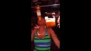 Выпила пиво без рук