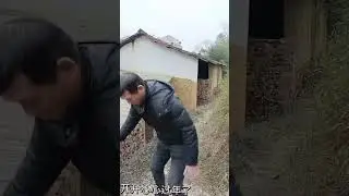 Village beauty hurt herself, blamed Quangge. Annoying. 