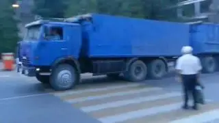 Жителям прибрежного района Таганрога мешают спокойно жить дальнобойщики у порта