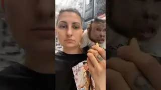Проша выбирает биметаллическую батарею #капуцин #monkey #проша