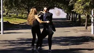 Евгений и Елена танцуют бачату