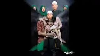 FOTO KELUARGA DI RUMAH