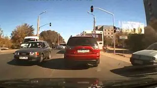 авария в караганде на волочаевской(автобус и мерс)