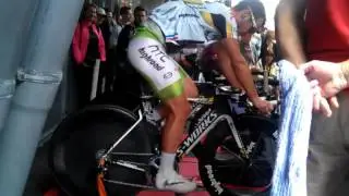 Mark Cavendish warms up for TT