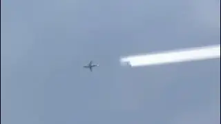 Инверсионный след от самолёта,раз и отключили!Торсионный след,это..,ну я так называю...простите!