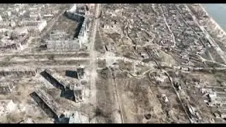 Руины уничтоженного российскими войсками Мариуполя. Вид с дрона.