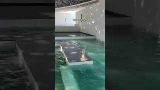 DAS steckt hinter dem bekannten Foto im Louvre Museum in Abu Dhabi 👀 