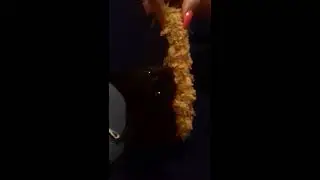 кошка вегетарианка!!я в шоке!!мяса не давай дай кукурузы!!!