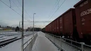 Грузовой проходит через станцию Токсово. 26.11.22.