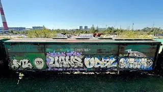 Граффити на товарных вагонах . End to end. Freight train graffiti