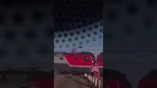 Сдвоенный грузовой тепловоз сбивает машину в республике Башкортостан 