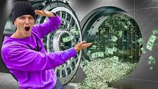 I Found a Top Secret ROBUX SAFE Hidden in Roblox!!