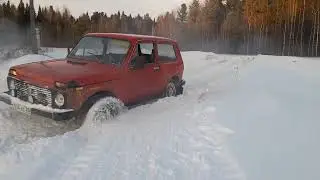 Нива 2121 сток в глубоком снегу