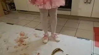 Kiwis & banana crushing with Hello Kitty sneaker