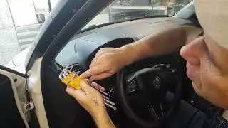 How to remove the dashboard on a Skoda Fabia 2