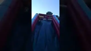 Anak ini terjatuh saat bermain perostan