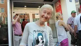 Sängerin auf dem Stadtfest in Köln Ehrenfeld