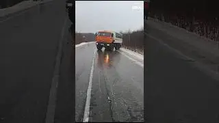 Лёд парализовал движение на трассе Оха – Южно-Сахалинск