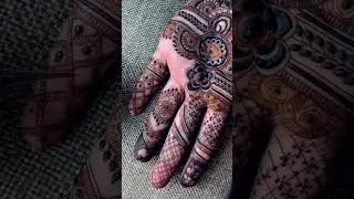 Satisfying henna process #mehndilovers #mehndiartist #mehndidesign #darkstain