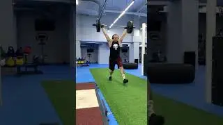 Выпады со штангой над головой