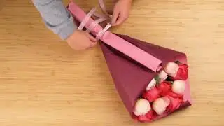 Упаковка букета в крафт бумагу