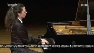 Yulianna Avdeeva - Schubert - Drei Klavierstücke, D 946