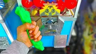 I Found a SLIME Vending Machine!!