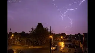 Slow-motion lightning bolts
