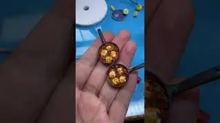 Can you believe this miniature shakshuka is made from polymer clay?😱