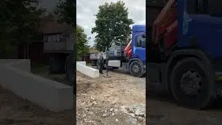 Установка современных ворот и забора на объекте.