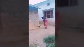 Испугалась змеи