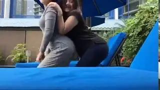 (YENİ) Liseli Kızlar Periscope'ta sexy frikik veriyor kendini etek altı ifşa ediyor