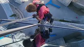 Как мыть окна на верёвках. Обычный день