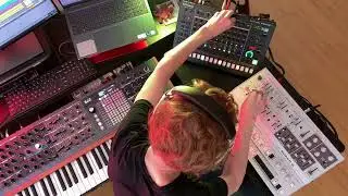 Gorgeous glassy PPG & FM sounds from the Super 6 (jam w/ PolyBrute)