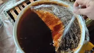 Лайфхак, как быстро снять восковую крошку и пенку с мёда?