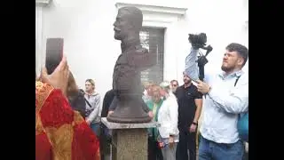 Ливадия. У Крестовоздвиженской церкви.
