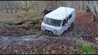 Уаз и нива поездка через лес немного застряли