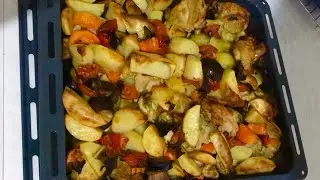 Курица с овощами в духовке