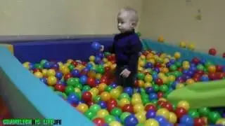 №263 Максим  первый раз в игровой комнате