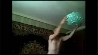 совершенно ебанутый глеб радугин ебашит люстру под тектоник нахуй