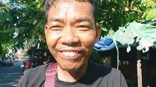 Two Thumbs on his Left Hand! Mechanic with Two Thumbs Fixes a Motorcycle in Phnom Penh Cambodia