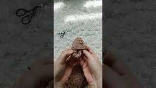 How to weave ends #freeknittingpattrens #babyknitting #babycardigan #knitting #knittingforbeginners