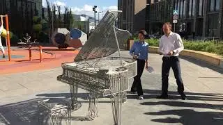 Рояль из проволоки