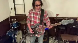 Funky Bass Groove with Delay