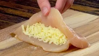 Recheie o frango com queijo e feche-o. Fácil, mas delicioso!